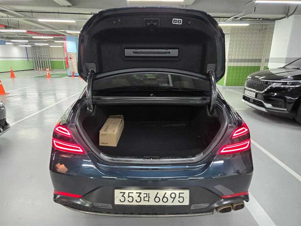 Genesis G70 - Vista 7