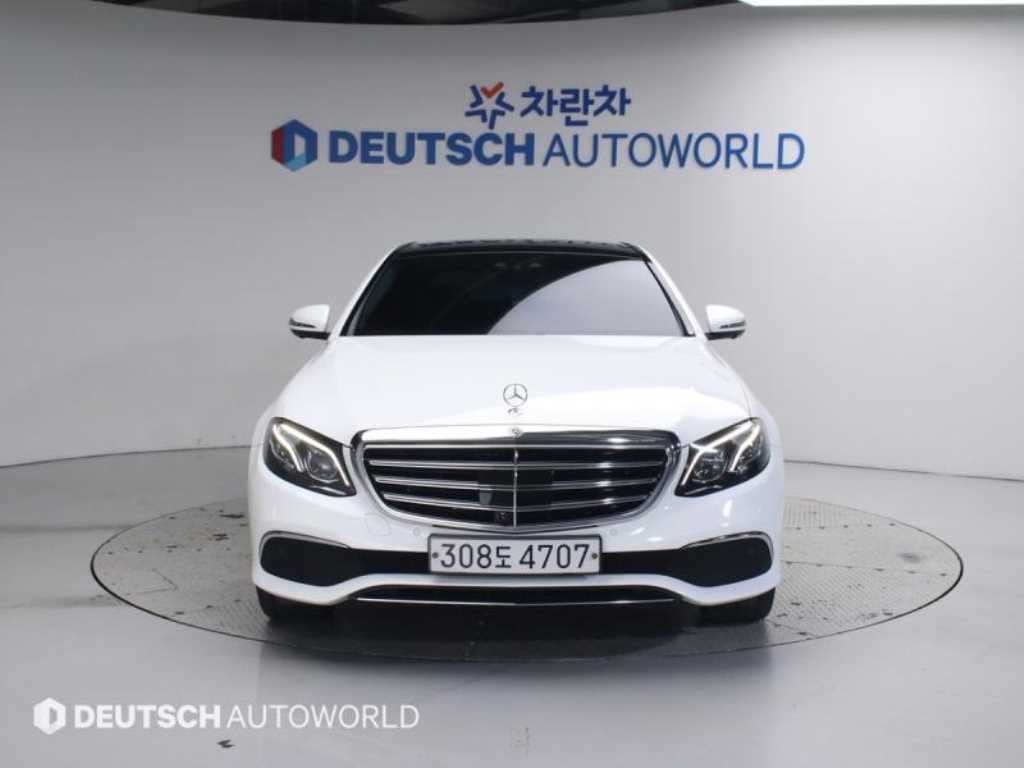 Mercedes Benz E class - Vista 3