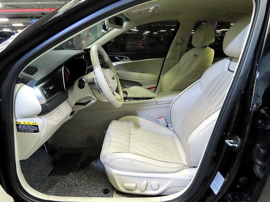Genesis G70 - Vista 6
