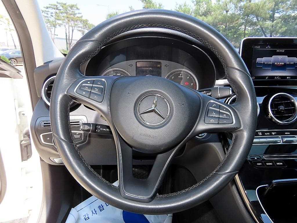 Mercedes Benz C Class - Vista 8
