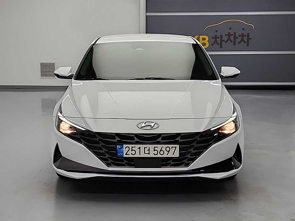 HYUNDAI Avante - Vista 2