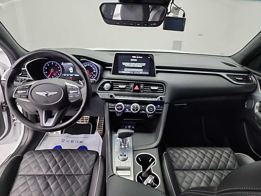 Genesis G70 - Vista 8