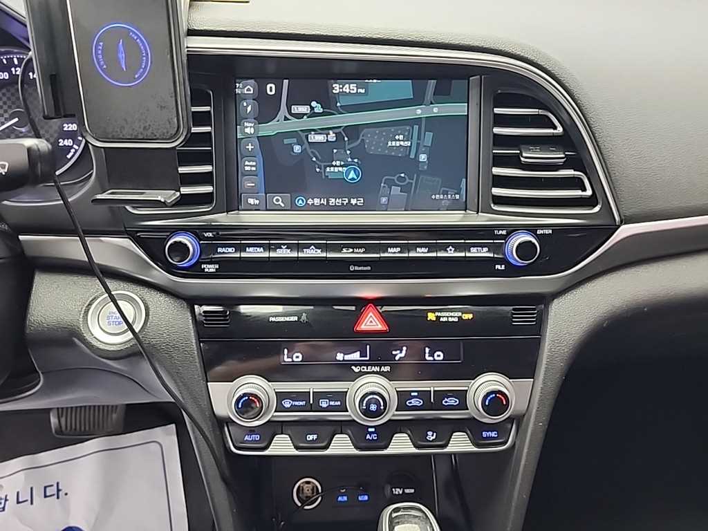 HYUNDAI Avante - Vista 10