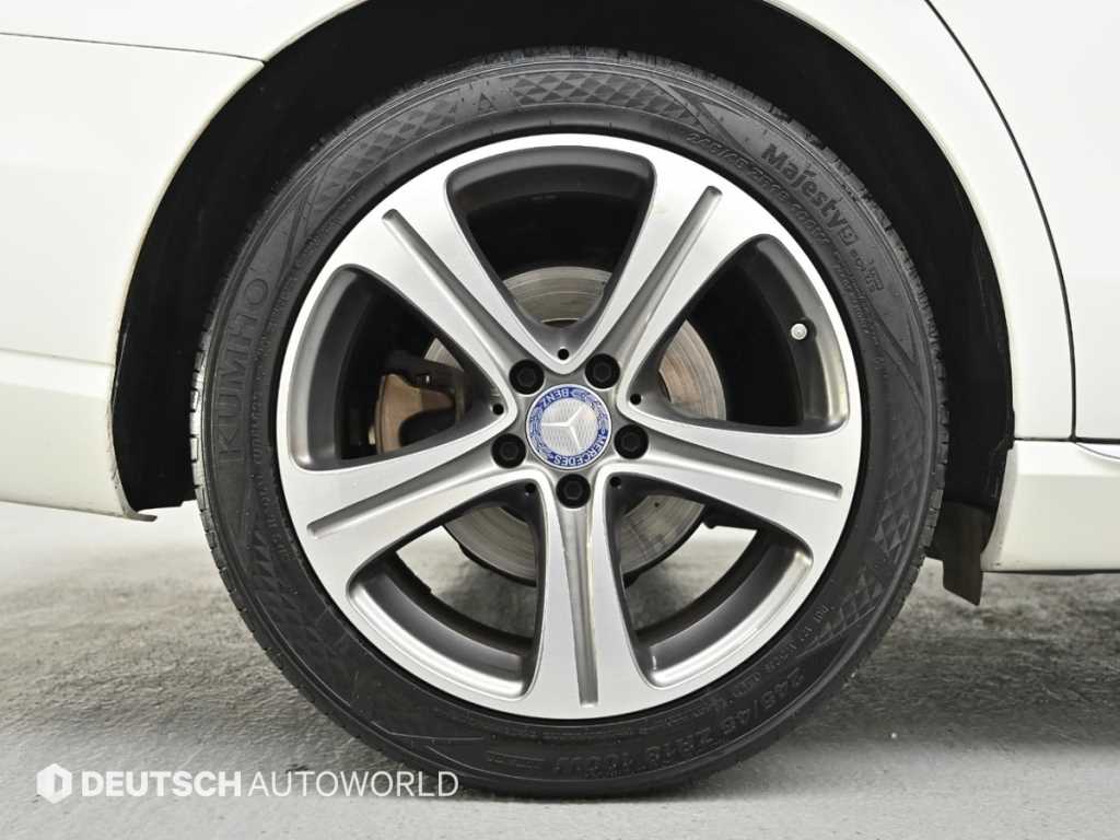 Mercedes Benz E class - Vista 5