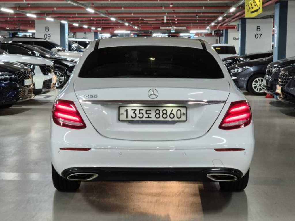 Mercedes Benz E class - Vista 4