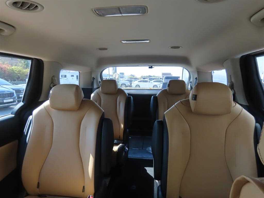 KIA Carnival - Vista 5