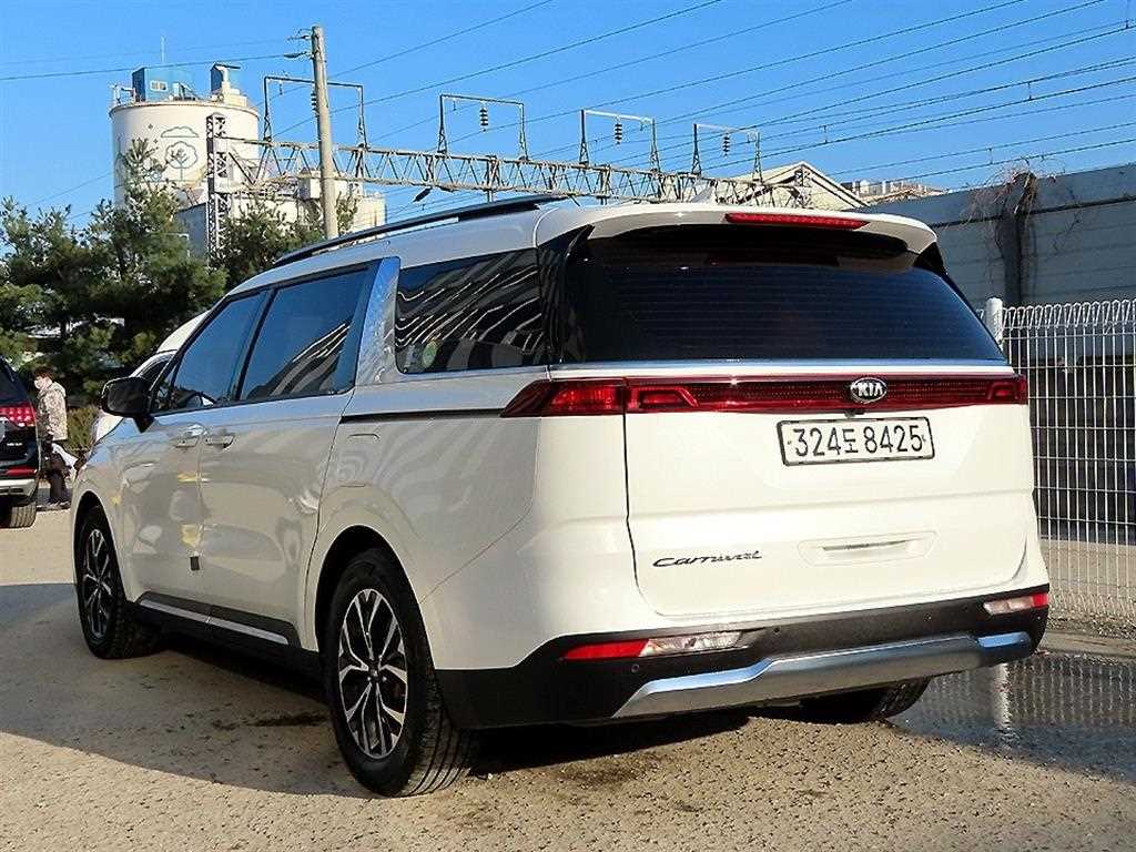 KIA Carnival - Vista 3