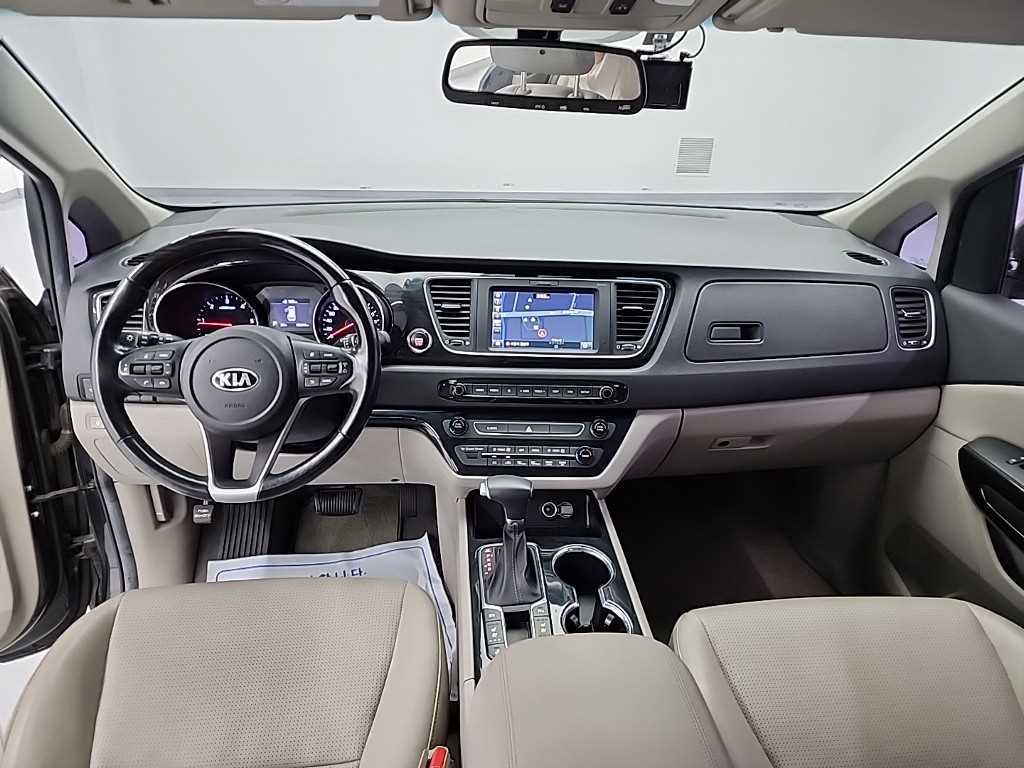 KIA Carnival - Vista 7