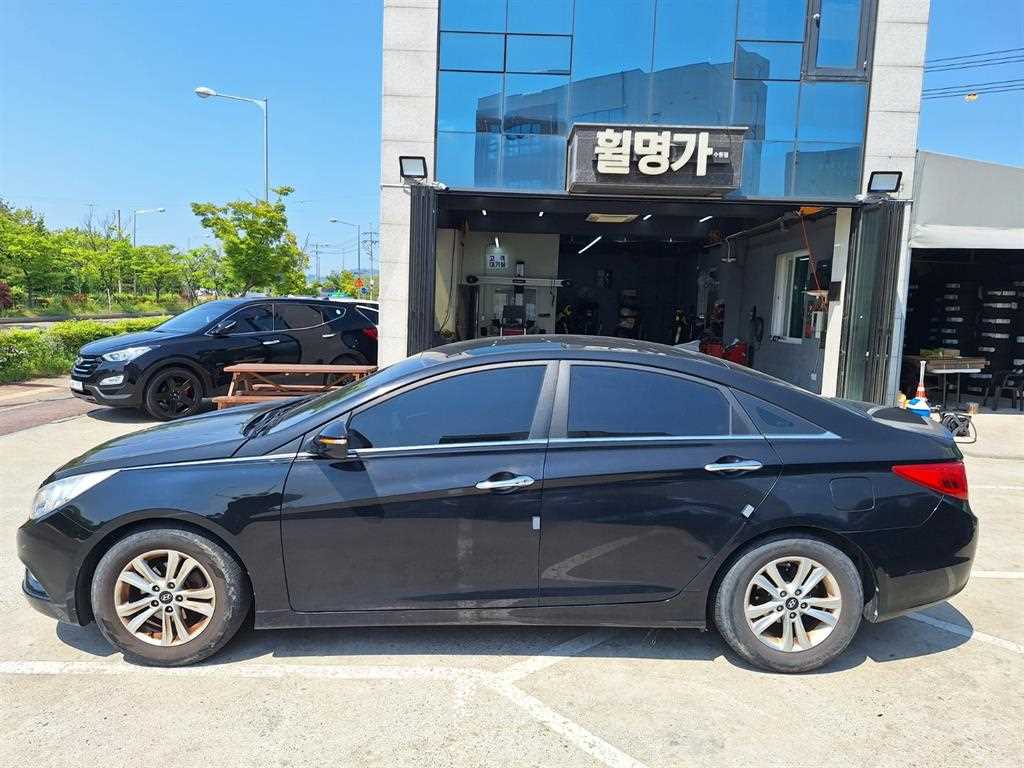 HYUNDAI Sonata - Vista 3