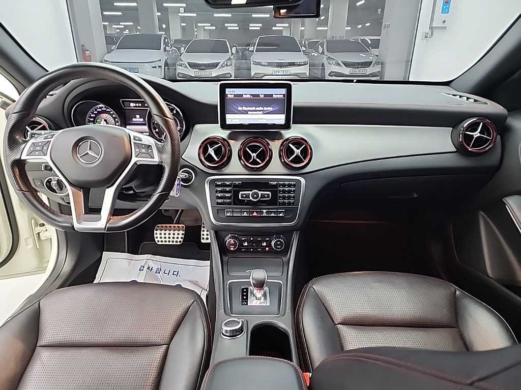 Mercedes Benz GLA Class - Vista 7