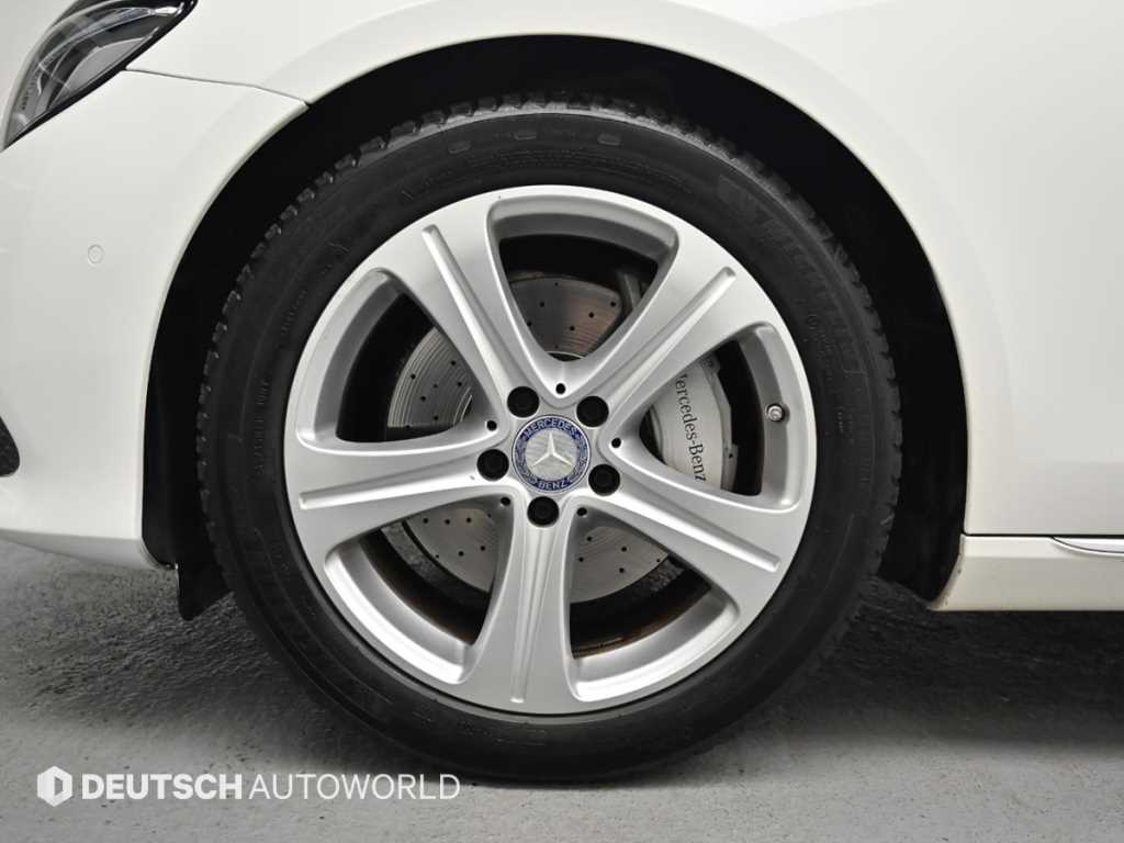 Mercedes Benz E class - Vista 5