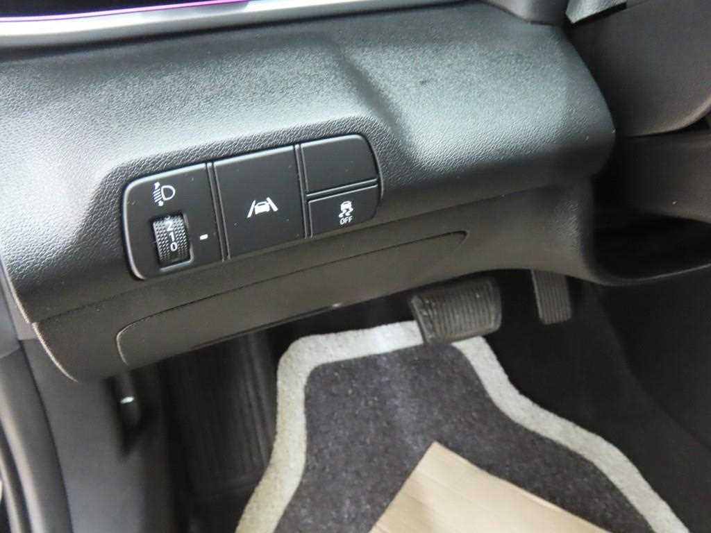 HYUNDAI Avante - Vista 10