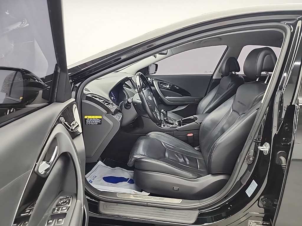 HYUNDAI Grandeur - Vista 11