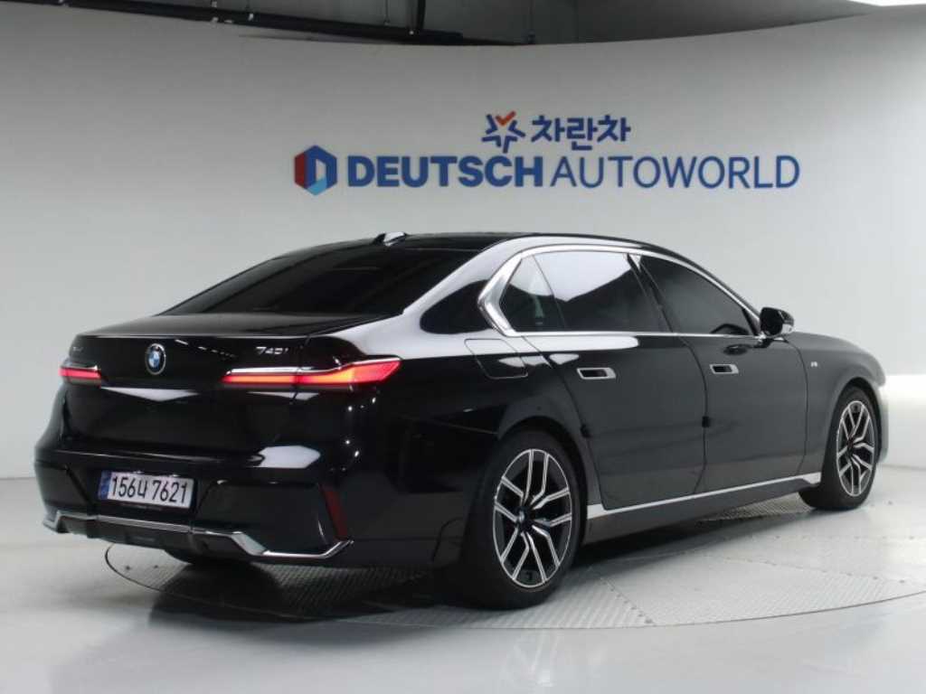 BMW 7 Series - Vista 4