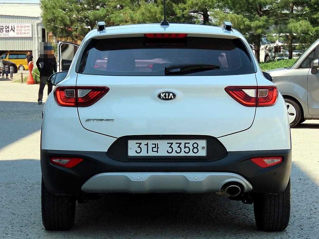 KIA Stonic - Vista 4