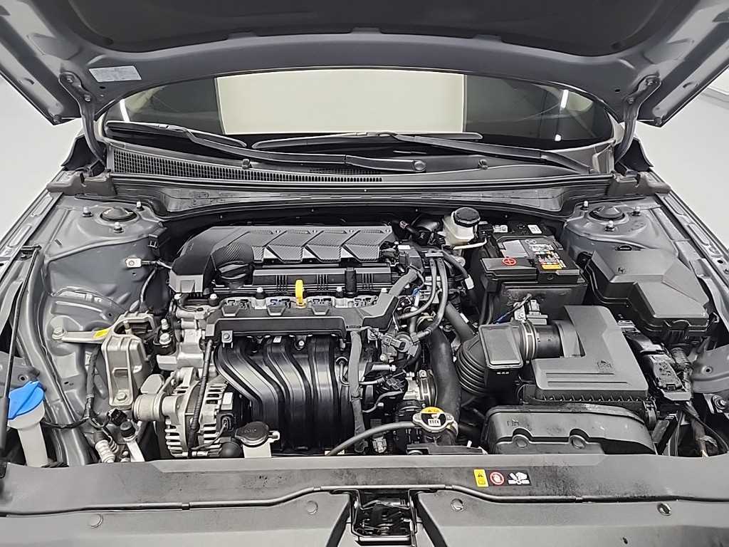 HYUNDAI Avante - Vista 5