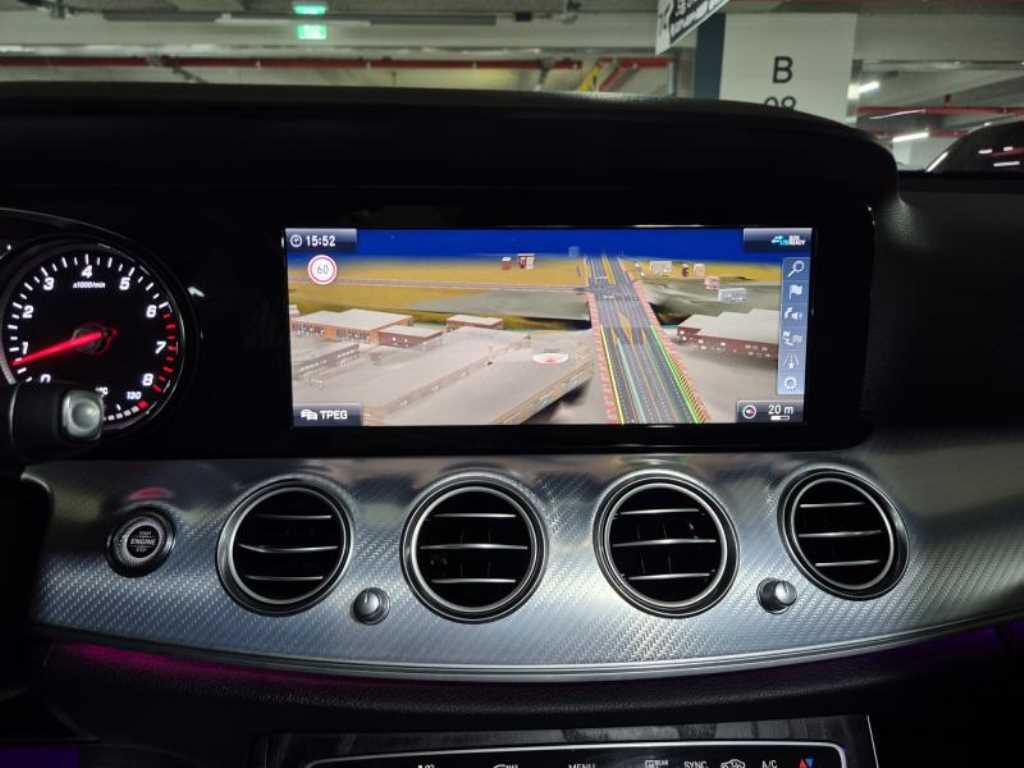 Mercedes Benz E class - Vista 7