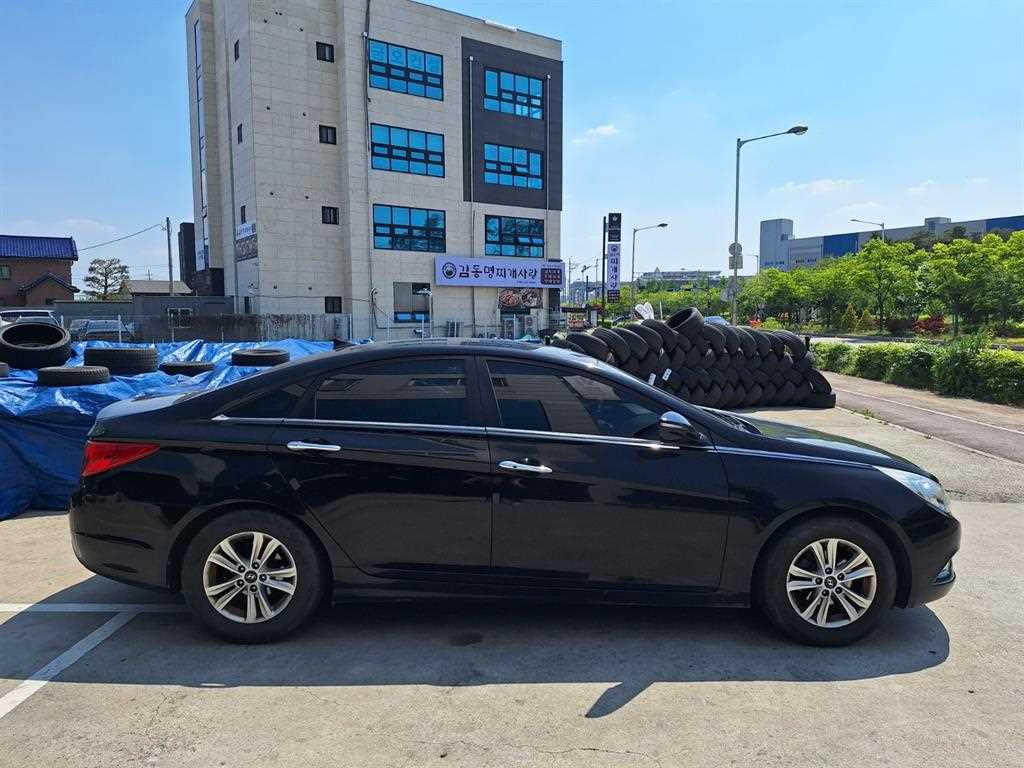 HYUNDAI Sonata - Vista 2