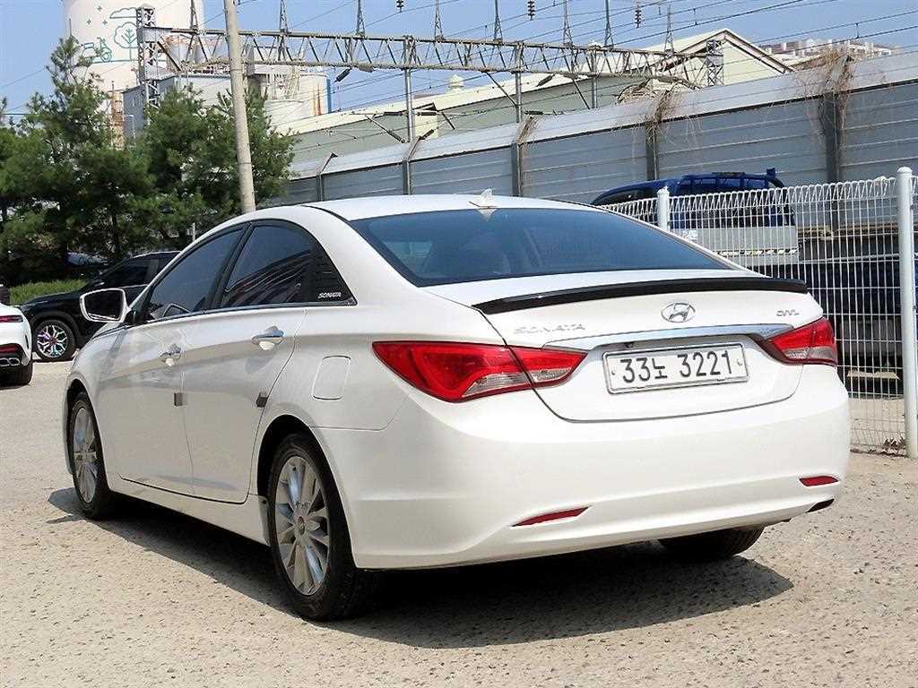HYUNDAI Sonata - Vista 3