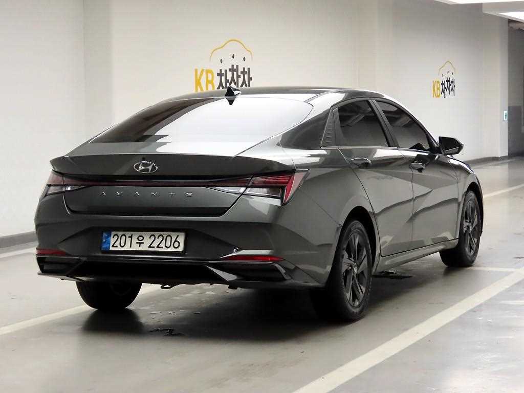 HYUNDAI Avante - Vista 4