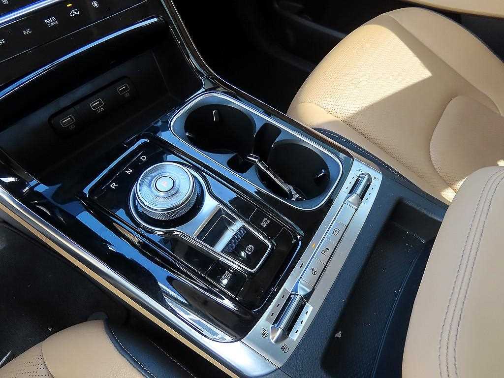 KIA Carnival - Vista 10