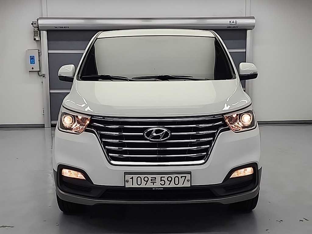 HYUNDAI Starex - Vista 2