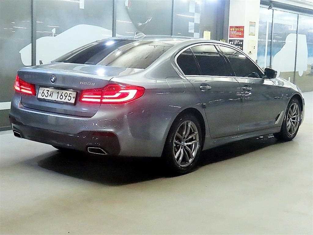 BMW 5 Series - Vista 4