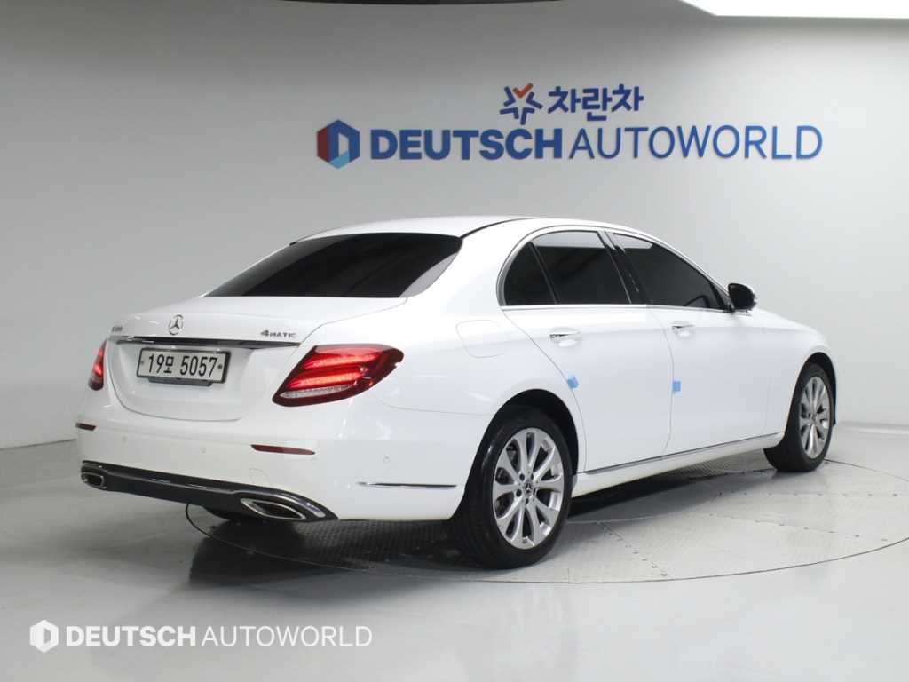 Mercedes Benz E class - Vista 3