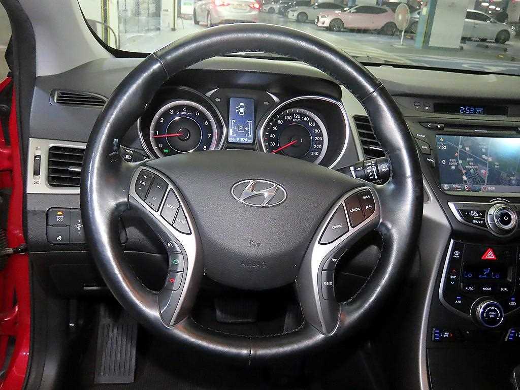 HYUNDAI Avante - Vista 8