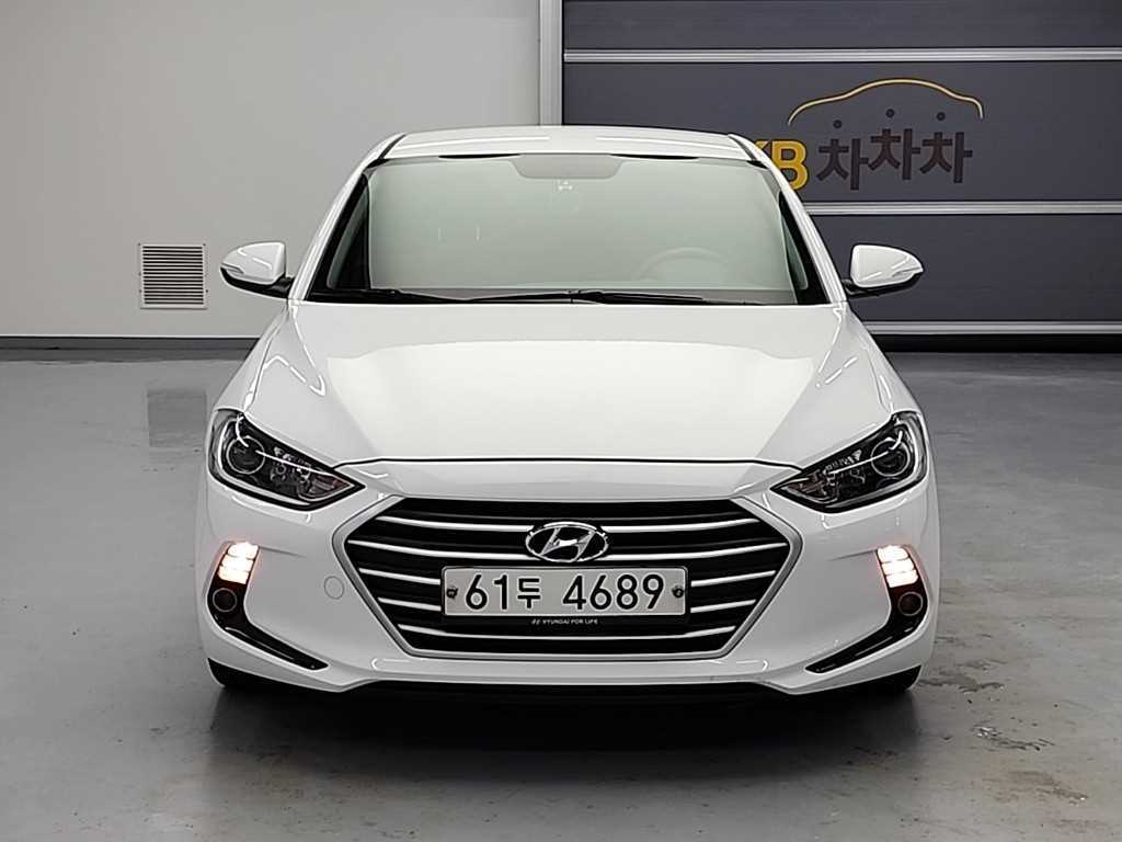 HYUNDAI Avante - Vista 2