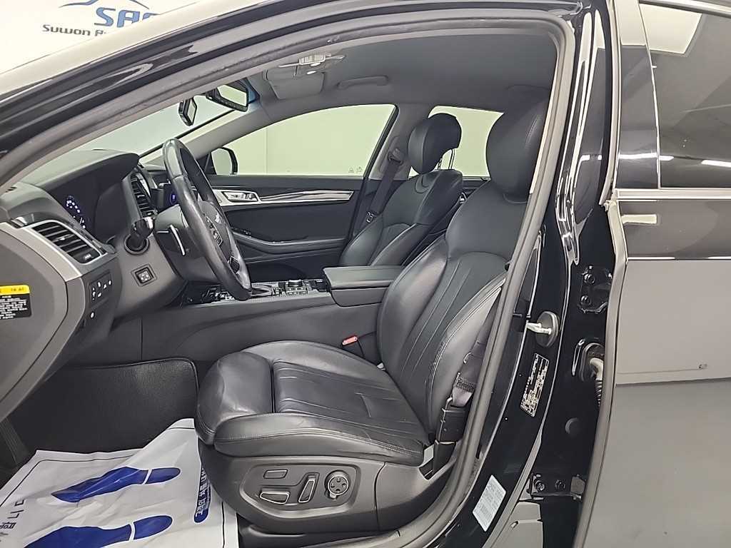 HYUNDAI Genesis - Vista 11
