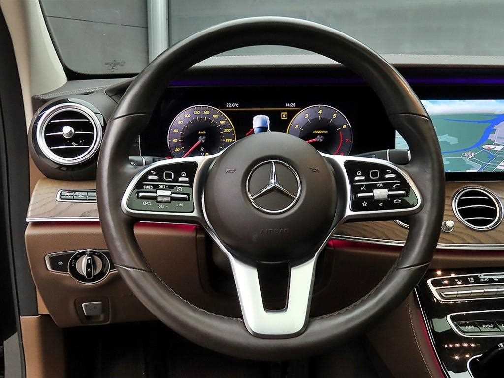 Mercedes Benz E class - Vista 9