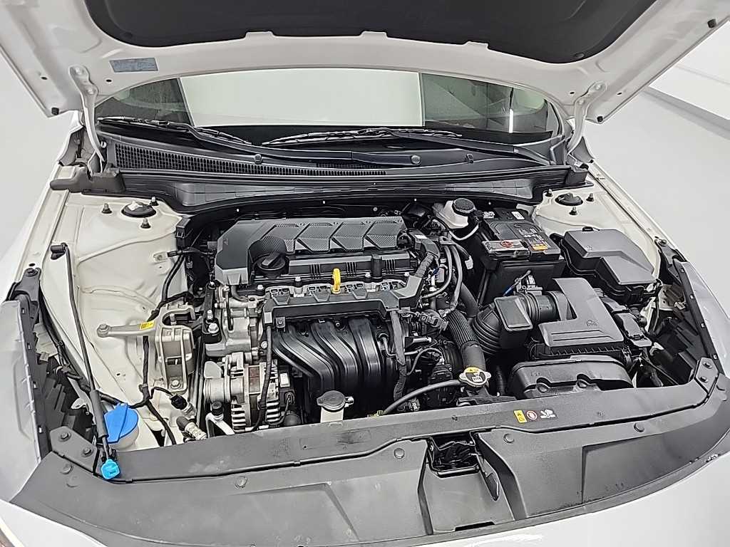 HYUNDAI Avante - Vista 5
