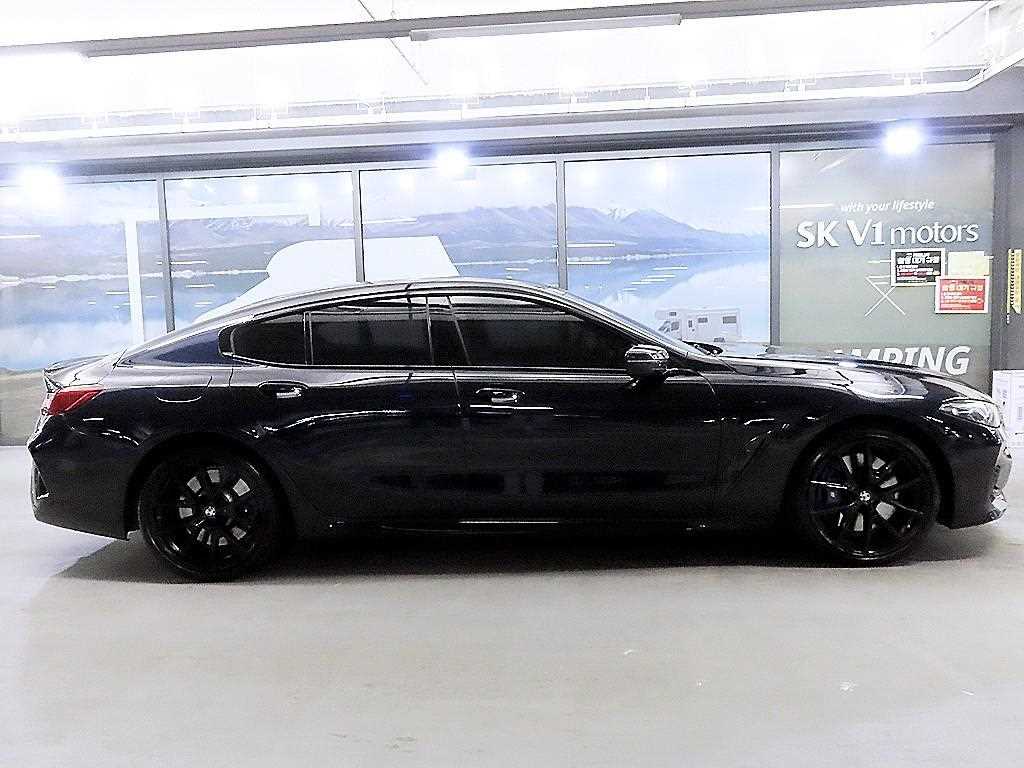 BMW 8 Series - Vista 3