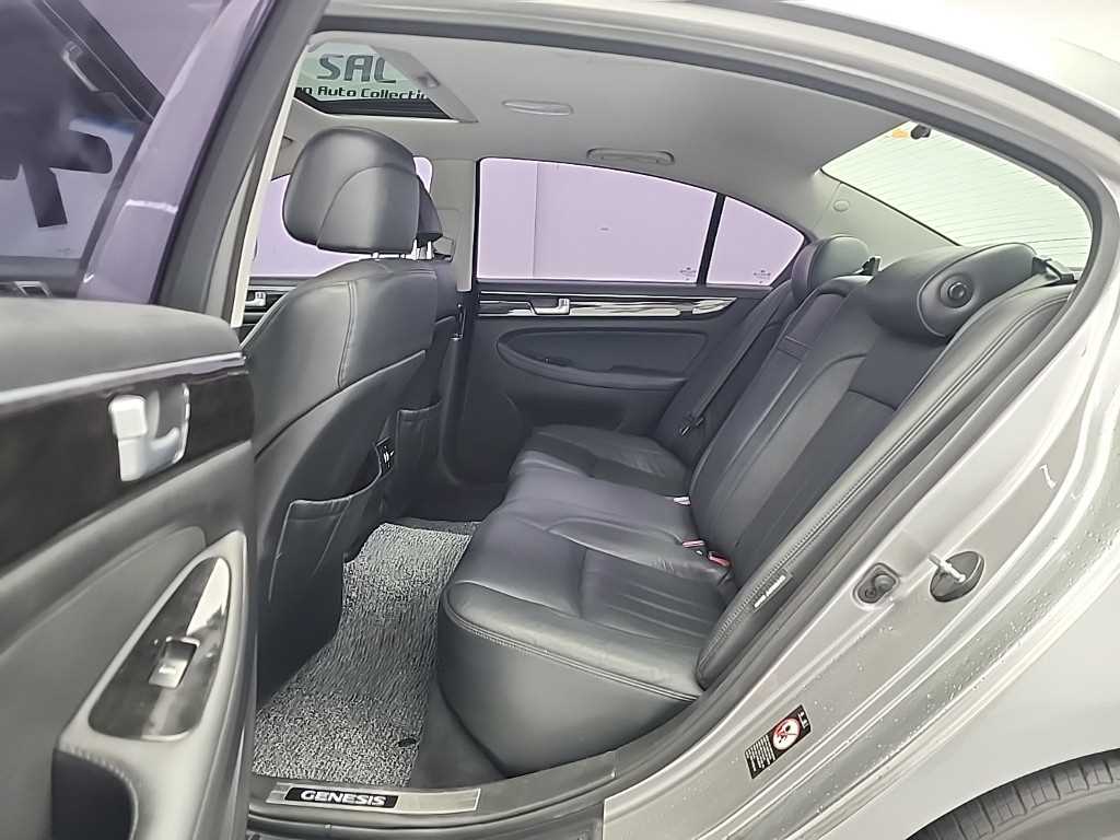 HYUNDAI Genesis - Vista 12