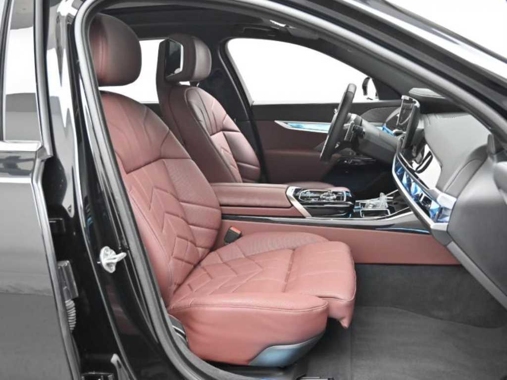 BMW 7 Series - Vista 11