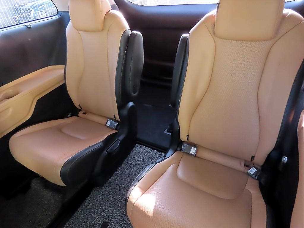KIA Carnival - Vista 7