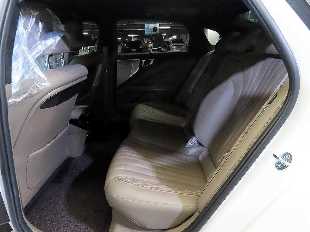 KIA K8 - Vista 7