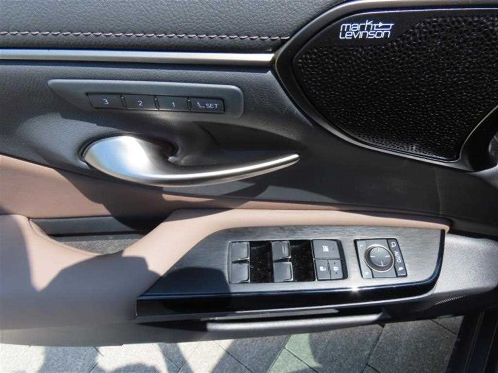 Lexus ES - Vista 12