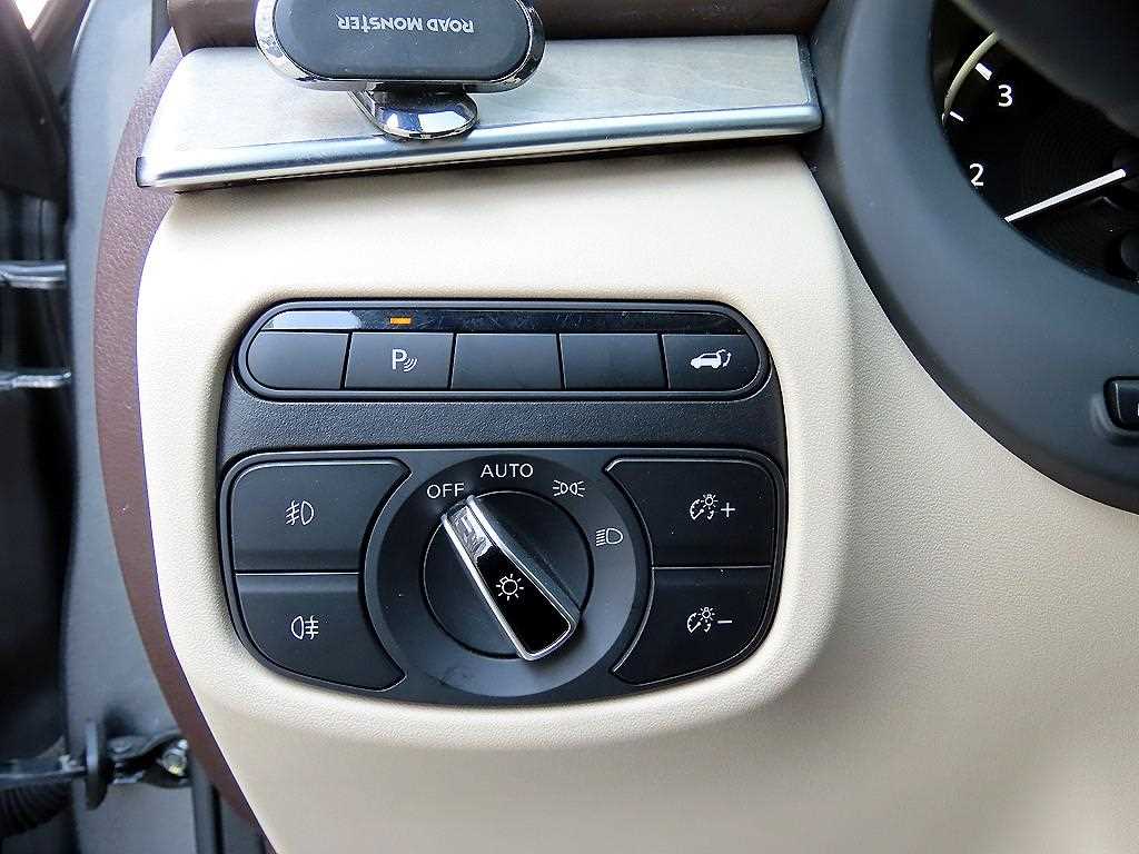 Infiniti QX - Vista 12