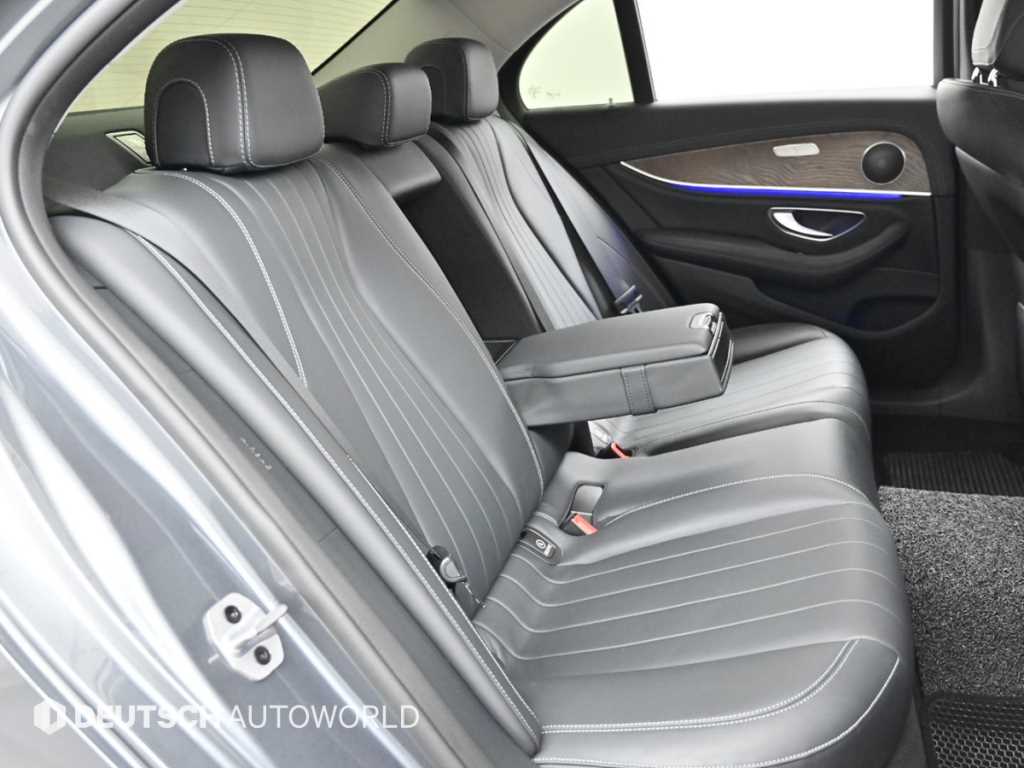 Mercedes Benz E class - Vista 12