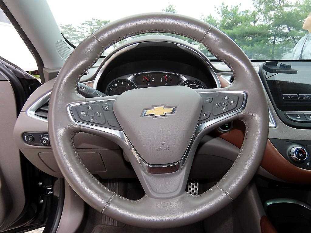 Chevrolet Malibu - Vista 8