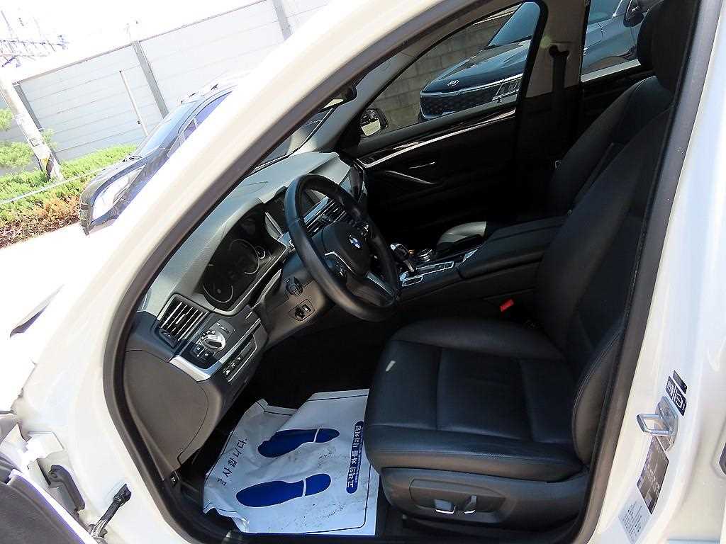 BMW 5 Series - Vista 5