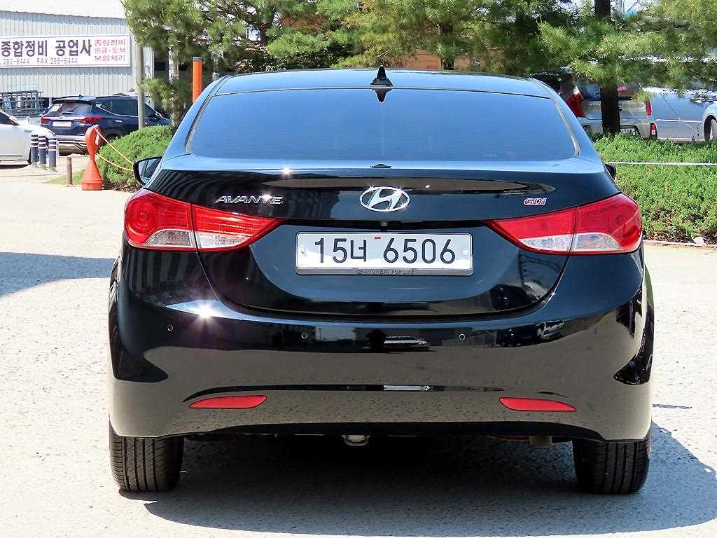 HYUNDAI Avante - Vista 4