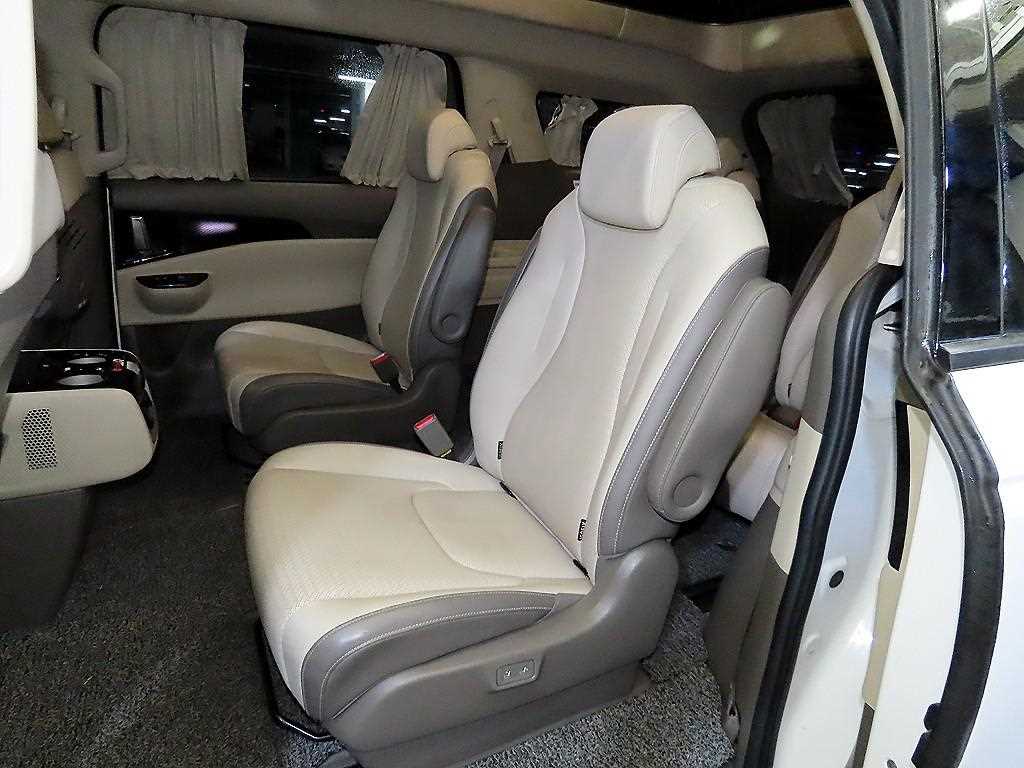 KIA Carnival - Vista 7