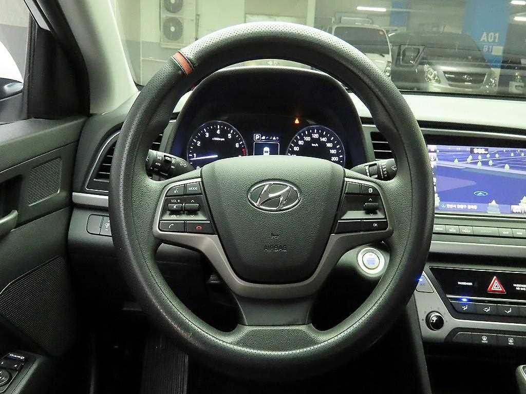 HYUNDAI Avante - Vista 7