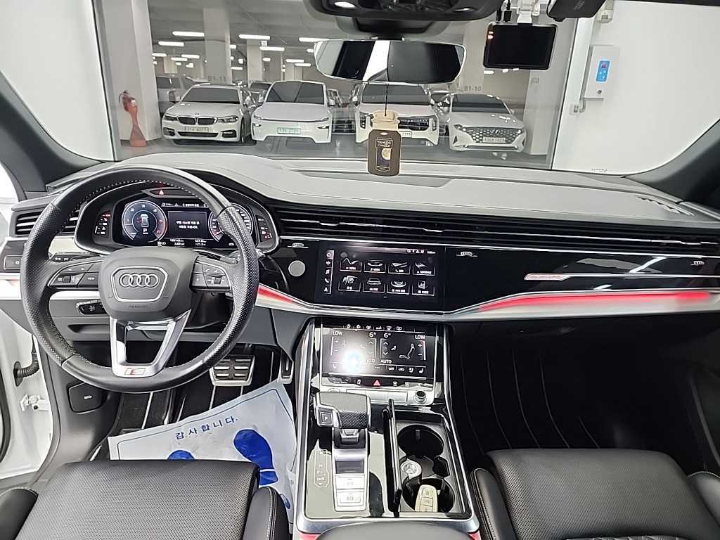 Audi Q8 - Vista 7
