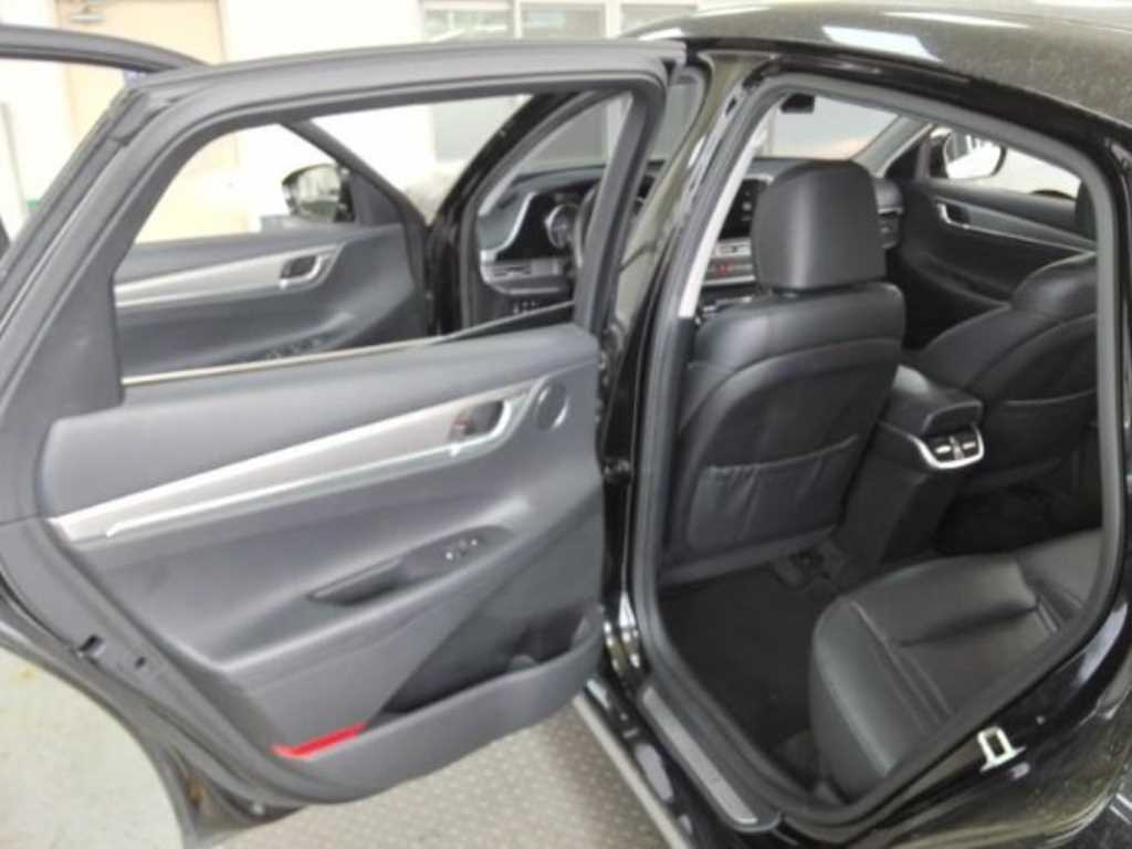 HYUNDAI Grandeur - Vista 10