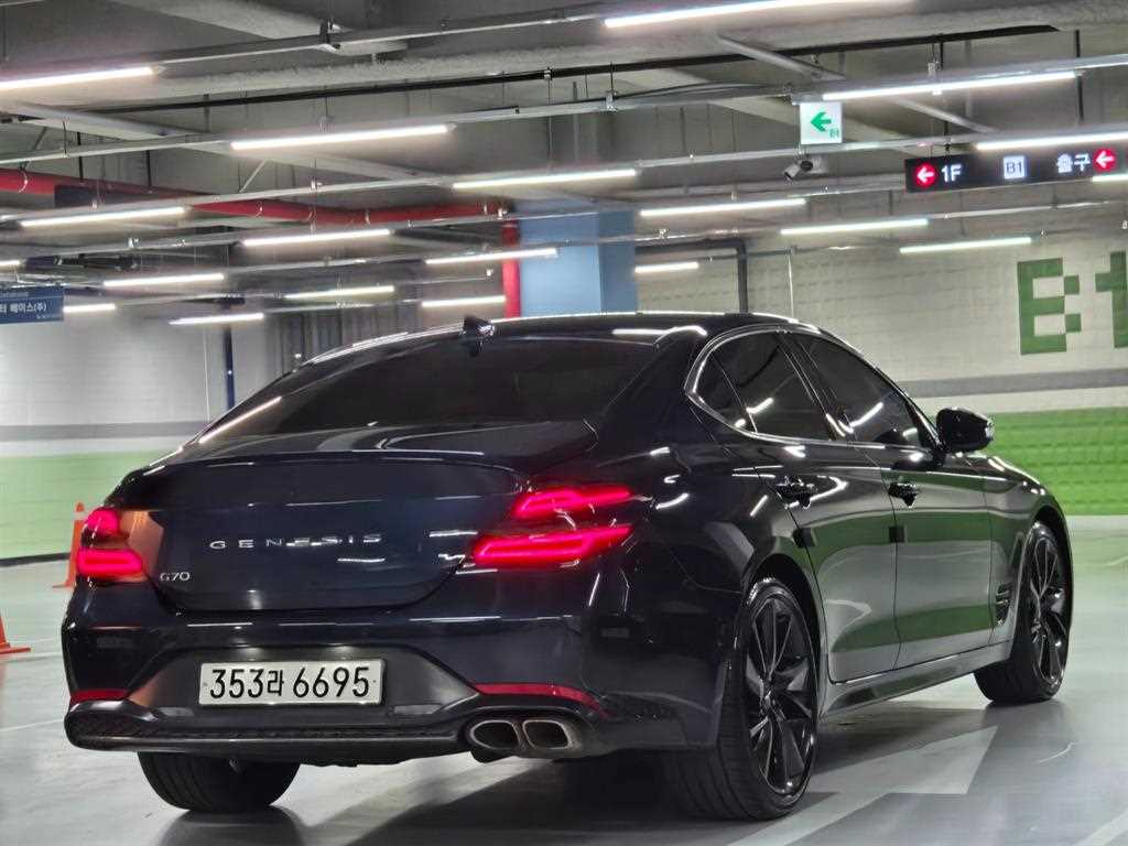 Genesis G70 - Vista 6