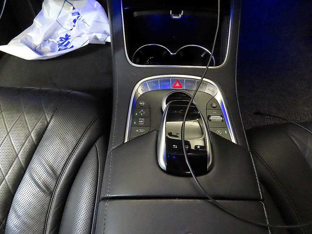 Mercedes Benz S Class - Vista 12